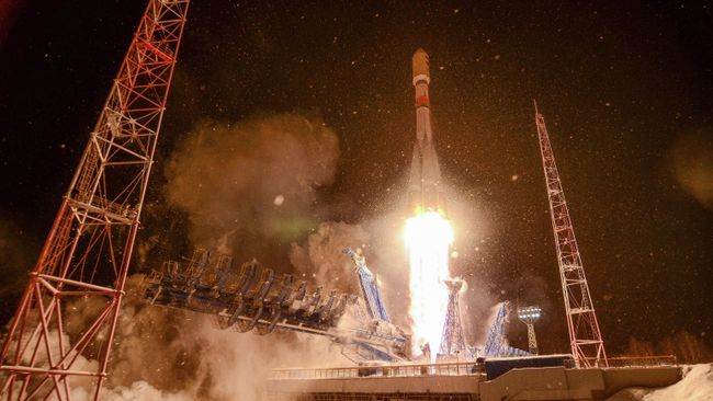 Запуск ракеты-носителя Союз-2.1б с космическими аппаратами в интересах Минобороны России со стартовой площадки космодрома Плесецк