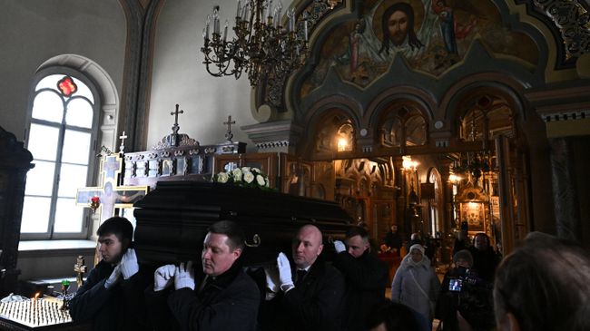 Церемония прощания с советским диктором, телеведущей Светланой Жильцовой в храме святителя Николая Чудотворца на Рогожском кладбище в Москве