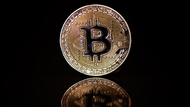 Сувенирная монета криптовалюты Биткоин