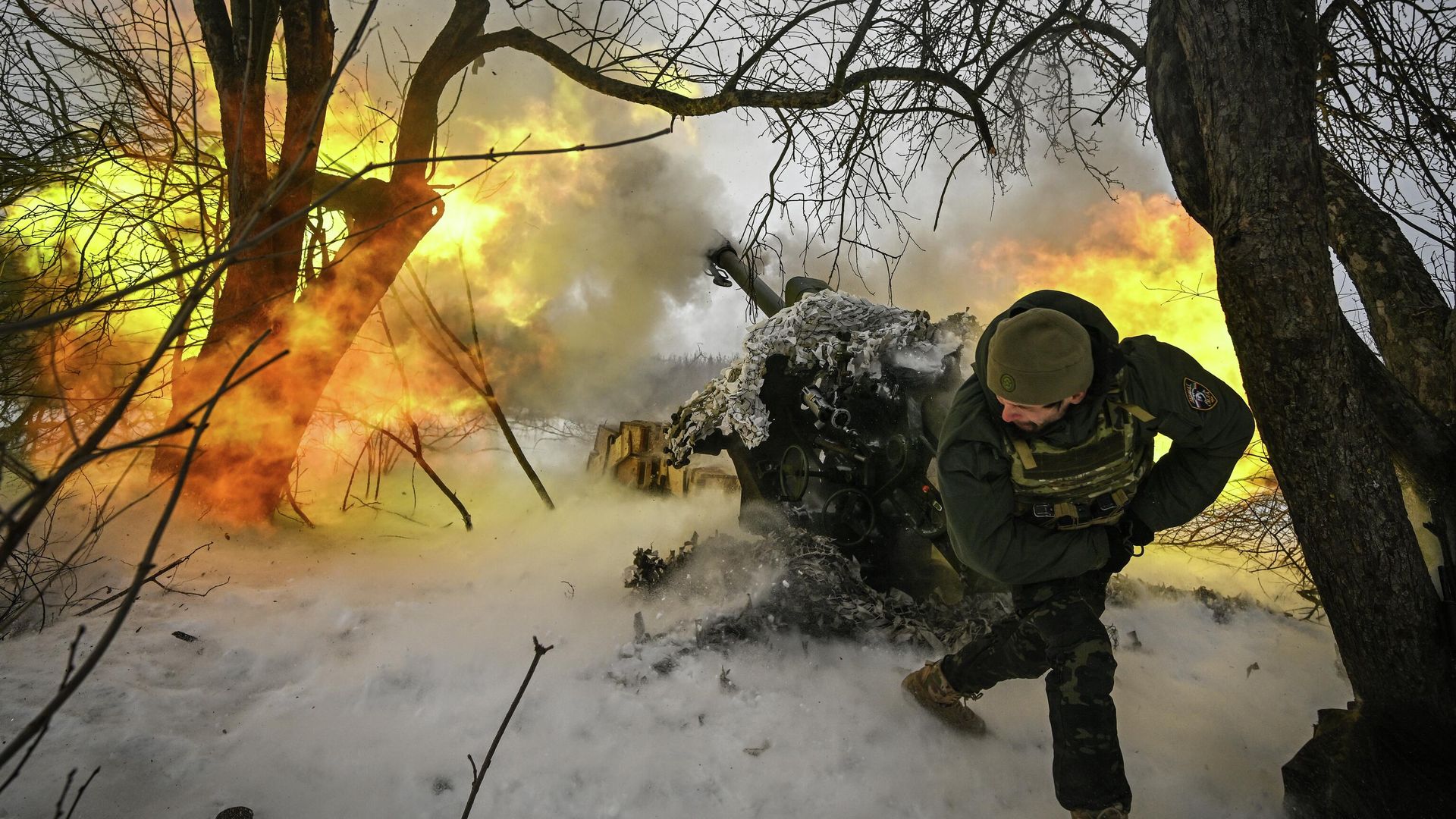 Боевая работа расчета гаубицы Д-30 Боевая работа расчета гаубицы Д-30 - РИА Новости, 1920, 10.02.2026