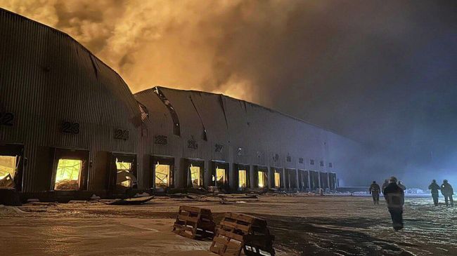 Пожар на складе кондитерской компании Roshen в городе Яготине в Киевской области