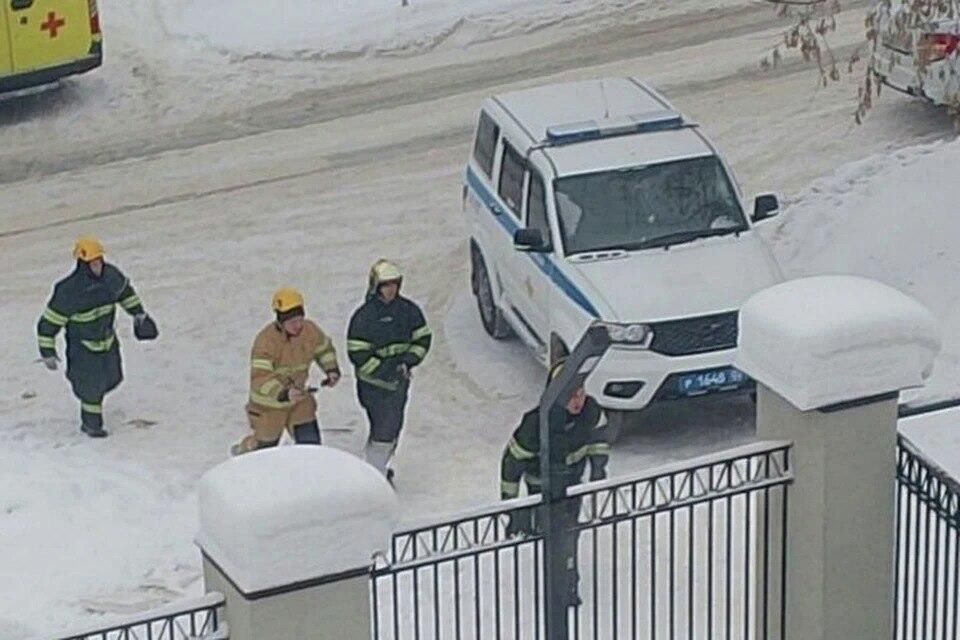Экстренные службы на месте нападения в общежитии вуза в Уфе - РИА Новости, 1920, 07.02.2026