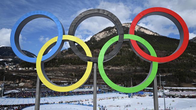 Олимпийские кольца на стадионе в Италии во время ОИ-2026