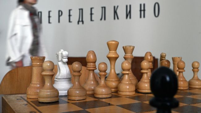 Шахматы в одном из творческих пространств на территории Дома творчества писателей в поселке Переделкино в Москве