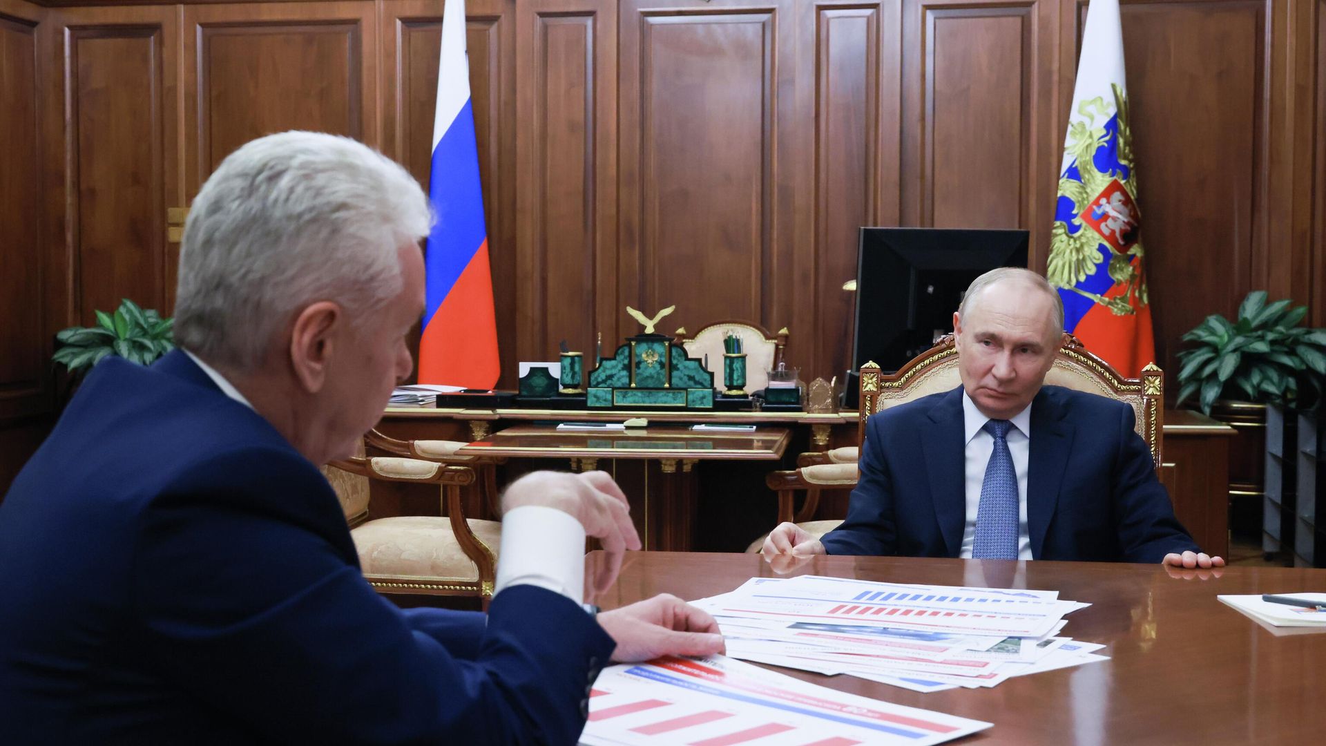 Президент России Владимир Путин и мэр Москвы Сергей Собянин во время встречи Президент России Владимир Путин и мэр Москвы Сергей Собянин во время встречи - РИА Новости, 1920, 09.02.2026