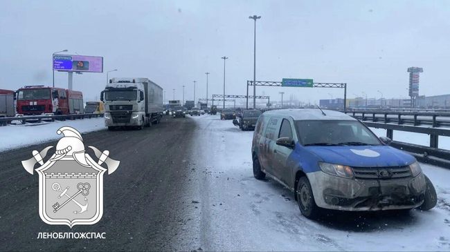 Массовое ДТП на кольцевой автомобильной дороге (КАД) в Санкт-Петербурге