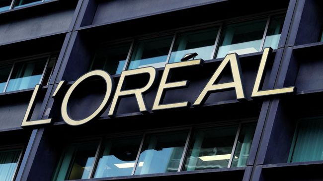 Здание штаб-квартиры французской компании L'Oreal в Клиши, Франция