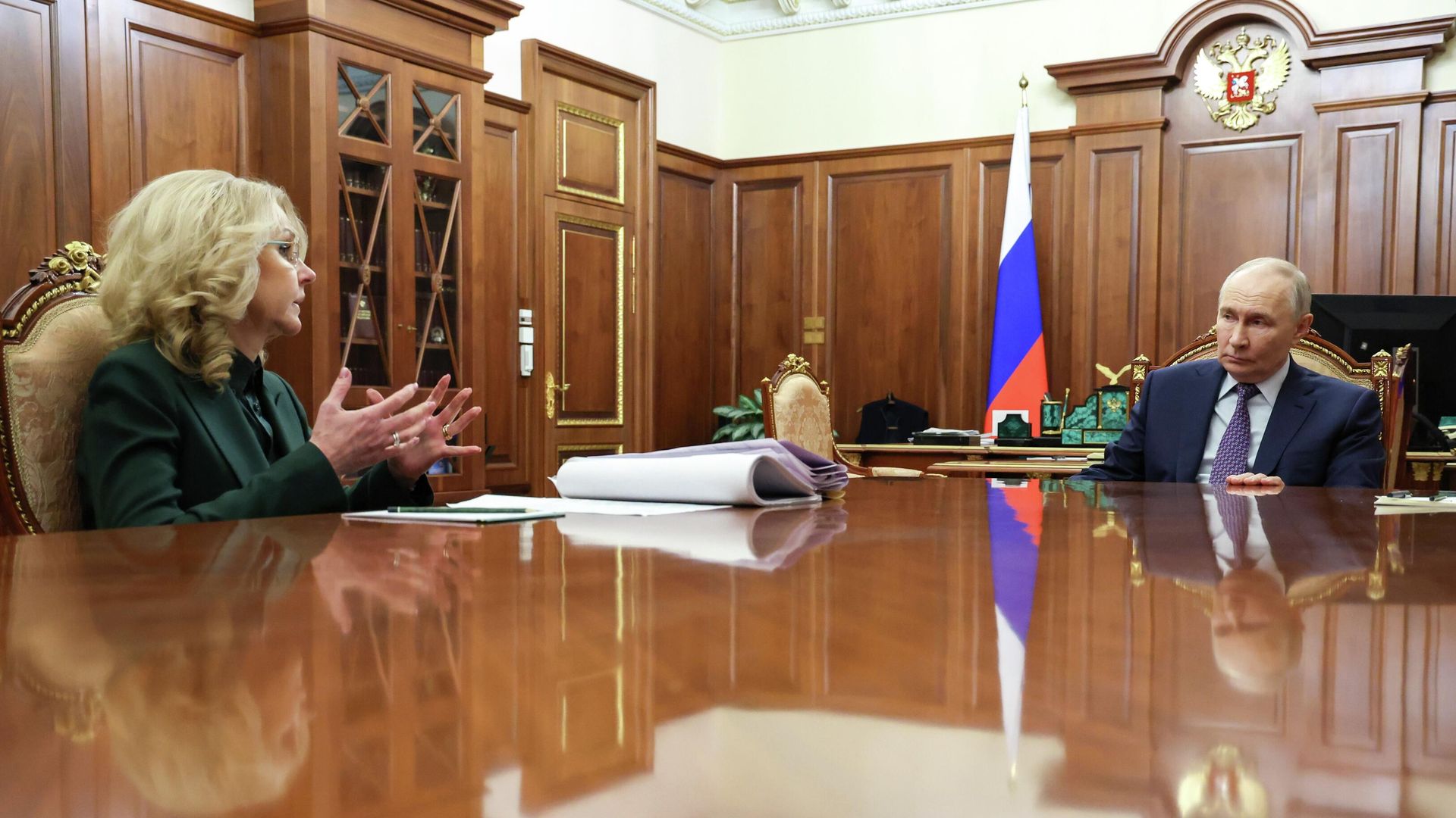 Президент РФ Владимир Путин и заместитель председателя правительства РФ Татьяна Голикова во время встречи в Кремле. 10 февраля 2026 Президент РФ Владимир Путин и заместитель председателя правительства РФ Татьяна Голикова во время встречи в Кремле. 10 февраля 2026 - РИА Новости, 1920, 10.02.2026