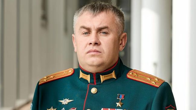 Илья Емельянов