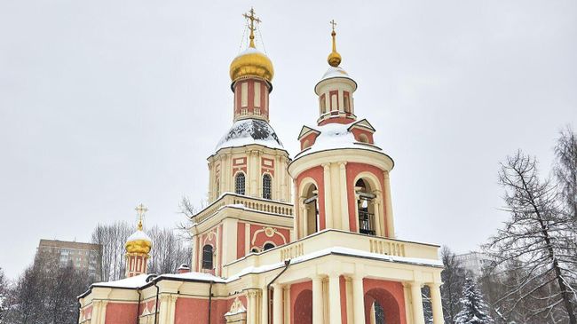 Храм Живоначальной Троицы в усадьбе Свиблово в Москве