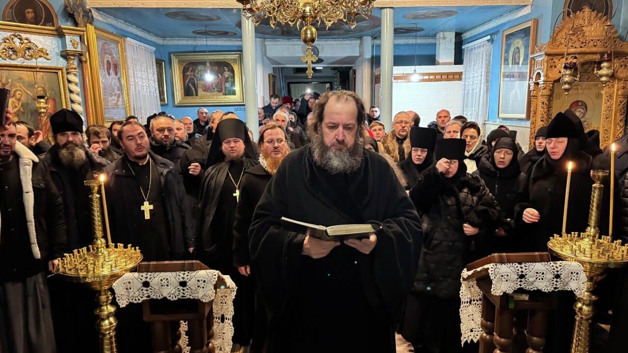 Глава Унгенской и Ниспоренской епархии архиепископ Петр с прихожанами в храме Успения Богородицы в селе Деренеу Каларашского района - РИА Новости, 1920, 11.02.2026