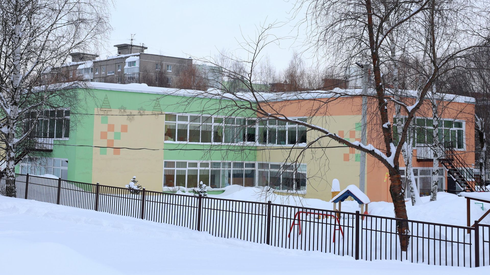 Здание детского сада №394 в Перми, откуда шесть детей попали в больницу из-за отравления - РИА Новости, 1920, 11.02.2026