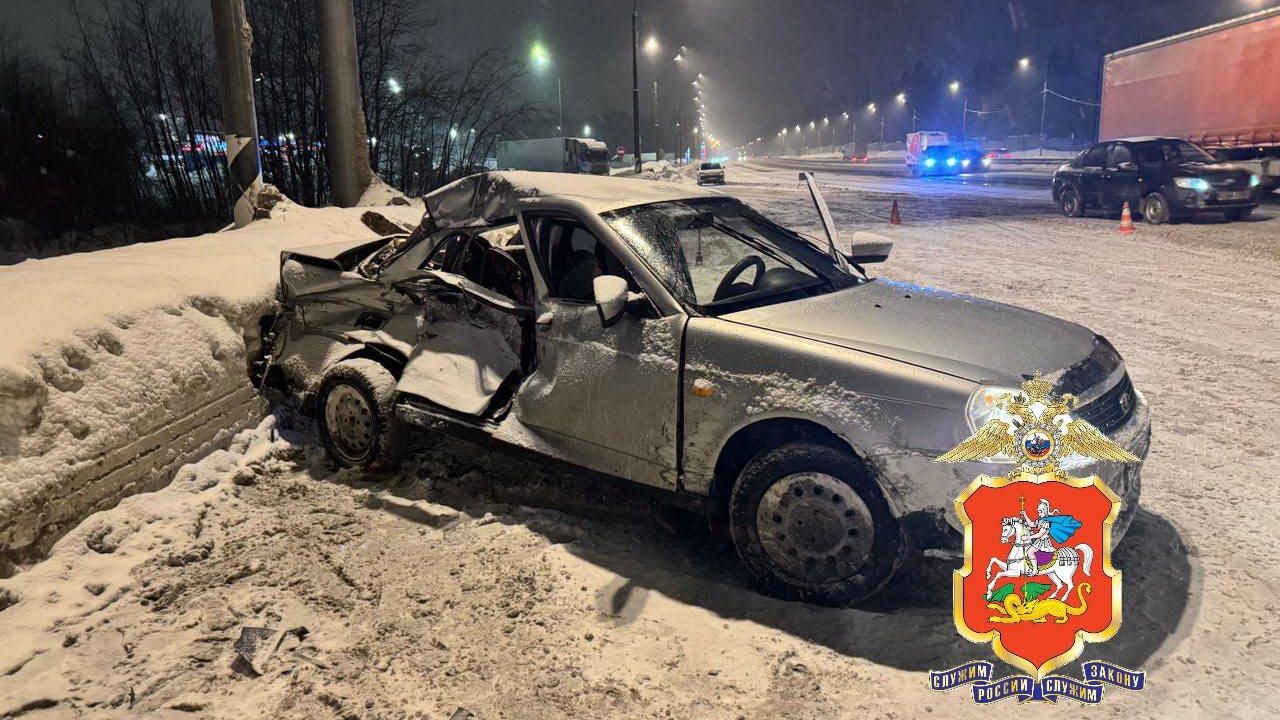 Последствия ДТП с автомобилем Lada и грузовиком в Солнечногорске Последствия ДТП с автомобилем Lada и грузовиком в Солнечногорске - РИА Новости, 1920, 12.02.2026