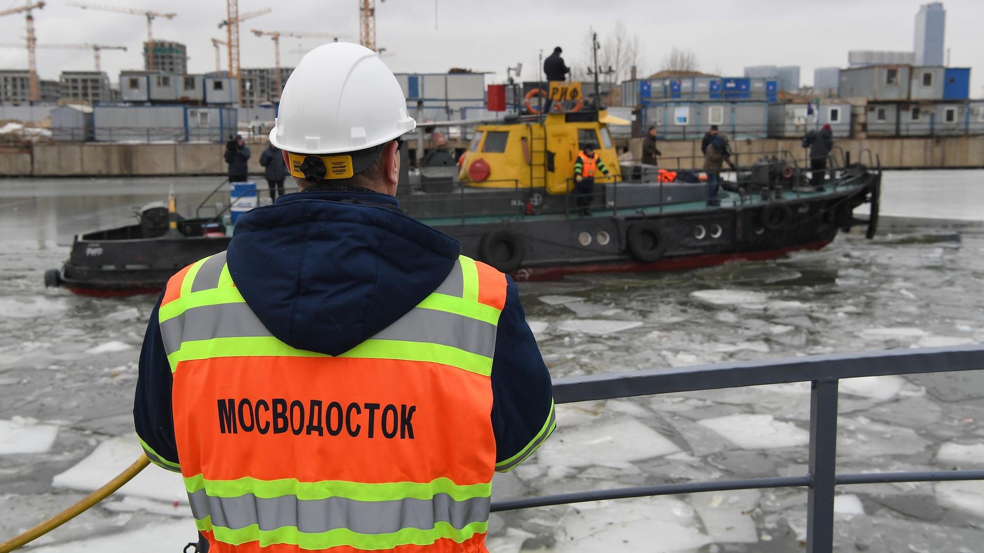 Два ледокола ГУП Мосводосток, Риф и Норд, во время дежурства на Москве-реке Два ледокола ГУП Мосводосток, Риф и Норд, во время дежурства на Москве-реке - РИА Новости, 1920, 12.02.2026