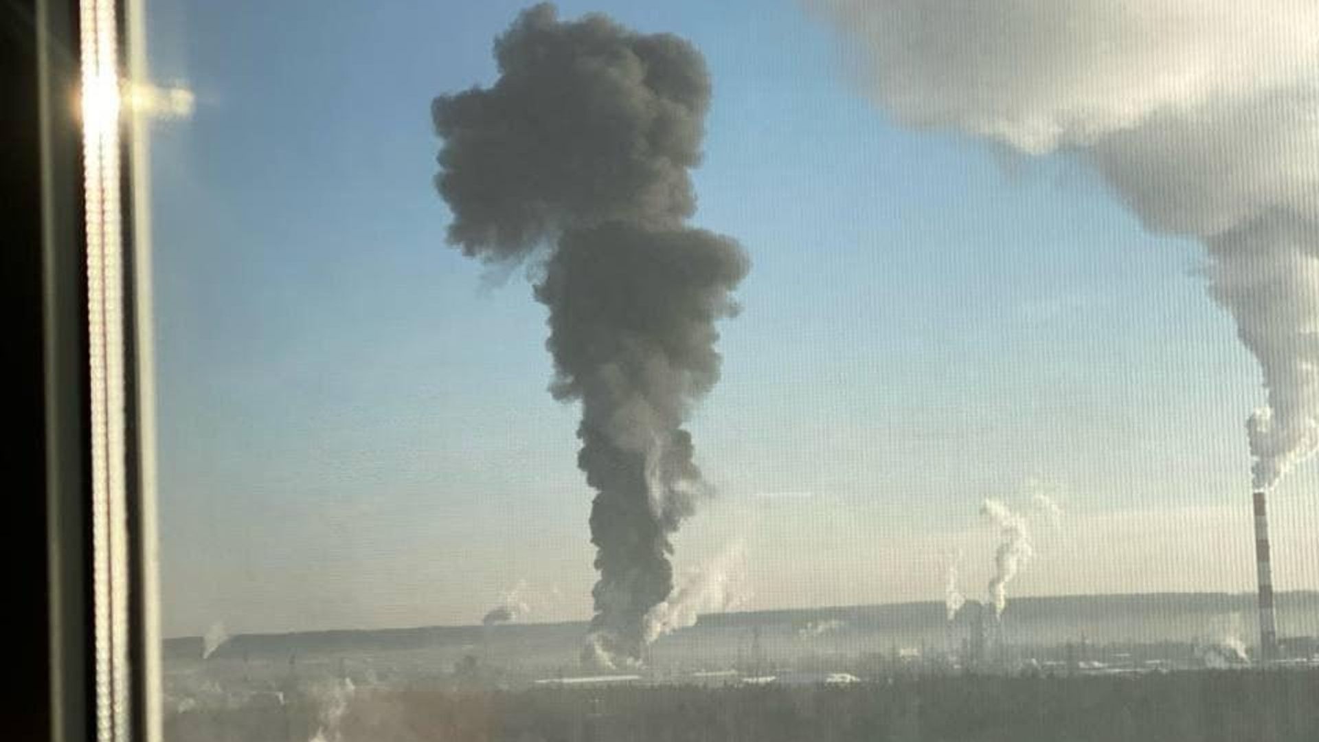 Дым в Ухте. 12 февраля 2026 года Дым в Ухте. 12 февраля 2026 года - РИА Новости, 1920, 12.02.2026
