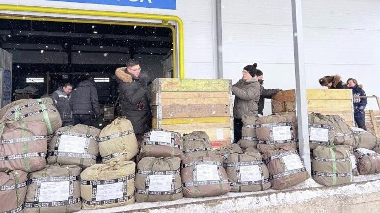 Волонтеры движения Защита 18 из Удмуртии отправили в зону СВО более 100 защитных костюмов Леший Волонтеры движения Защита 18 из Удмуртии отправили в зону СВО более 100 защитных костюмов Леший - РИА Новости, 1920, 12.02.2026