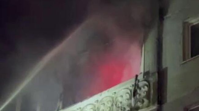 Тушение пожара в доме на улице Толстого во Владивостоке Тушение пожара в доме на улице Толстого во Владивостоке