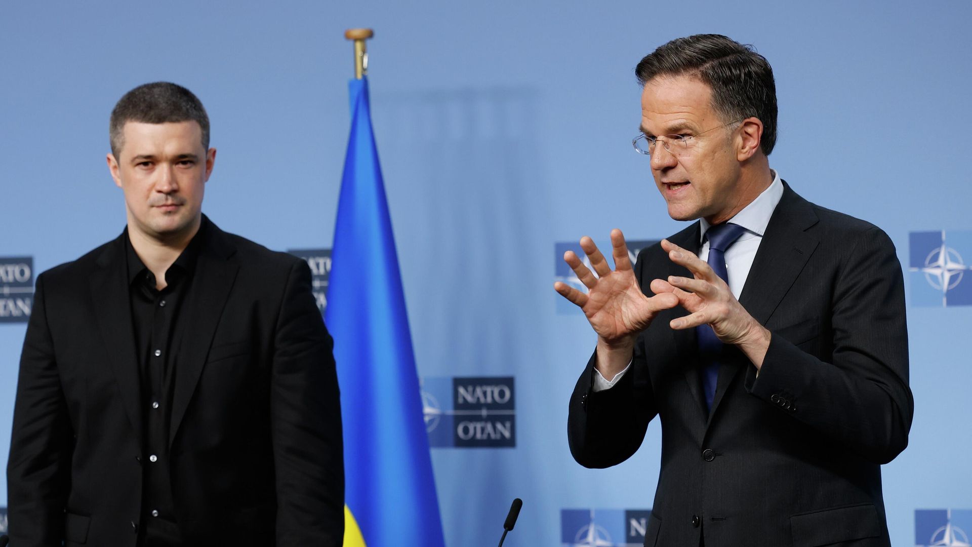 Генеральный секретарь НАТО Марк Рютте и министр обороны Украины Михаил Федоров во время совместной пресс-конференции в штаб-квартире НАТО в Брюсселе. 12 февраля 2026 Генеральный секретарь НАТО Марк Рютте и министр обороны Украины Михаил Федоров во время совместной пресс-конференции в штаб-квартире НАТО в Брюсселе. 12 февраля 2026 - РИА Новости, 1920, 12.02.2026