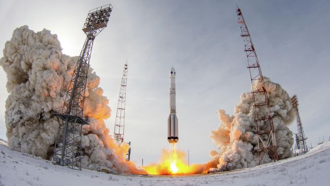 Пуск ракеты-носителя Протон-М с космодрома Байконур