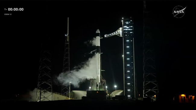 Старт Crew Dragon с космонавтом Роскосмоса Федяевым с мыса Канаверал