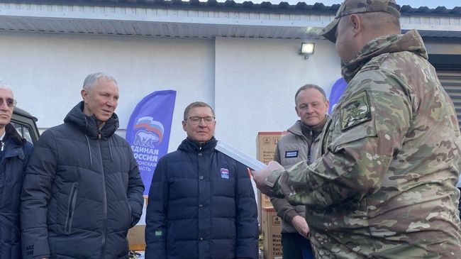 Единая Россия и фонд Наша Правда в ходе встречи с бойцами в штабе общественной поддержки в Геническе