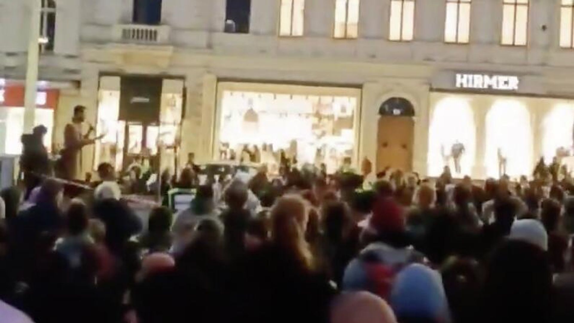 Участники акции протеста против запрета на ношение хиджабов для школьниц младше 14 лет в Вене, Австрия Участники акции протеста против запрета на ношение хиджабов для школьниц младше 14 лет в Вене, Австрия - РИА Новости, 1920, 13.02.2026