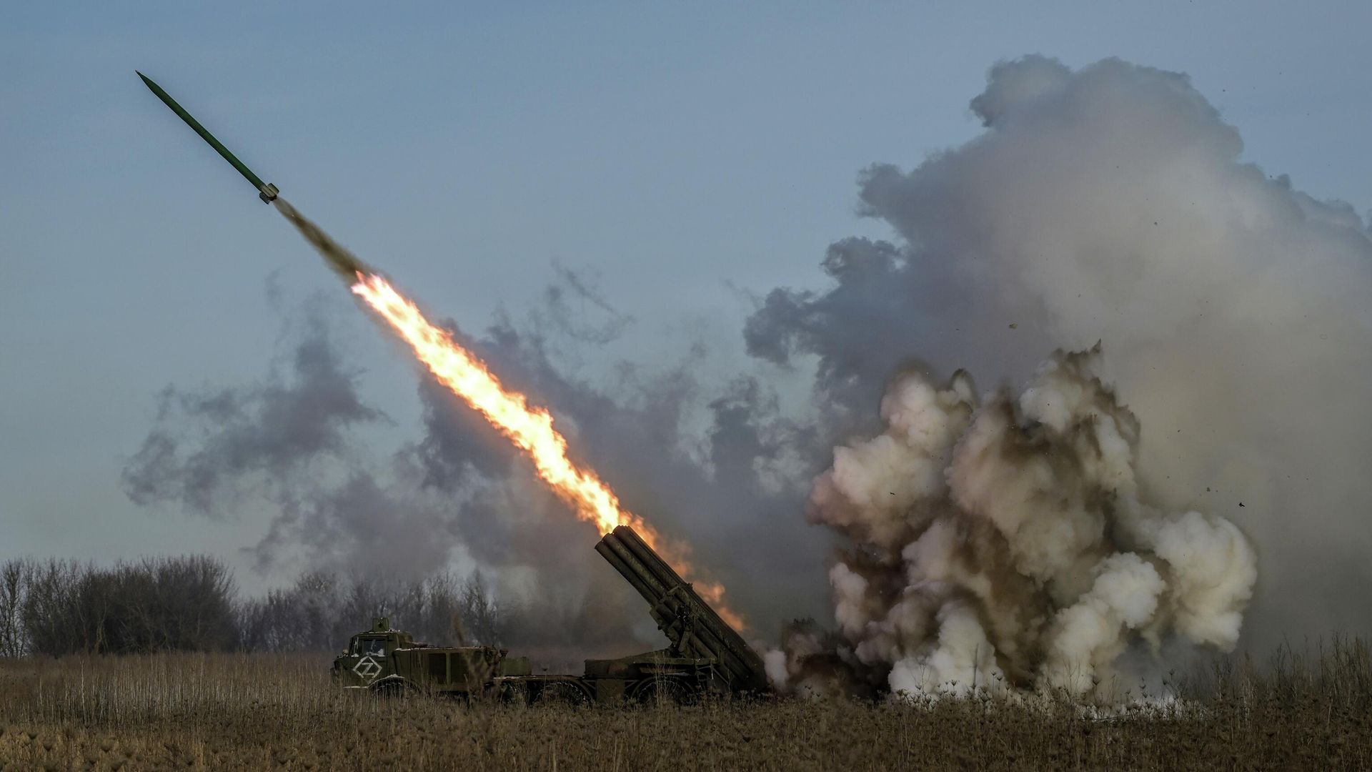 Боевая работа расчета РСЗО Ураган в зоне СВО Боевая работа расчета РСЗО Ураган в зоне СВО - РИА Новости, 1920, 19.02.2026