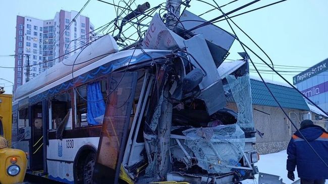 Последствия ДТП с участием троллейбуса в Энгельсе