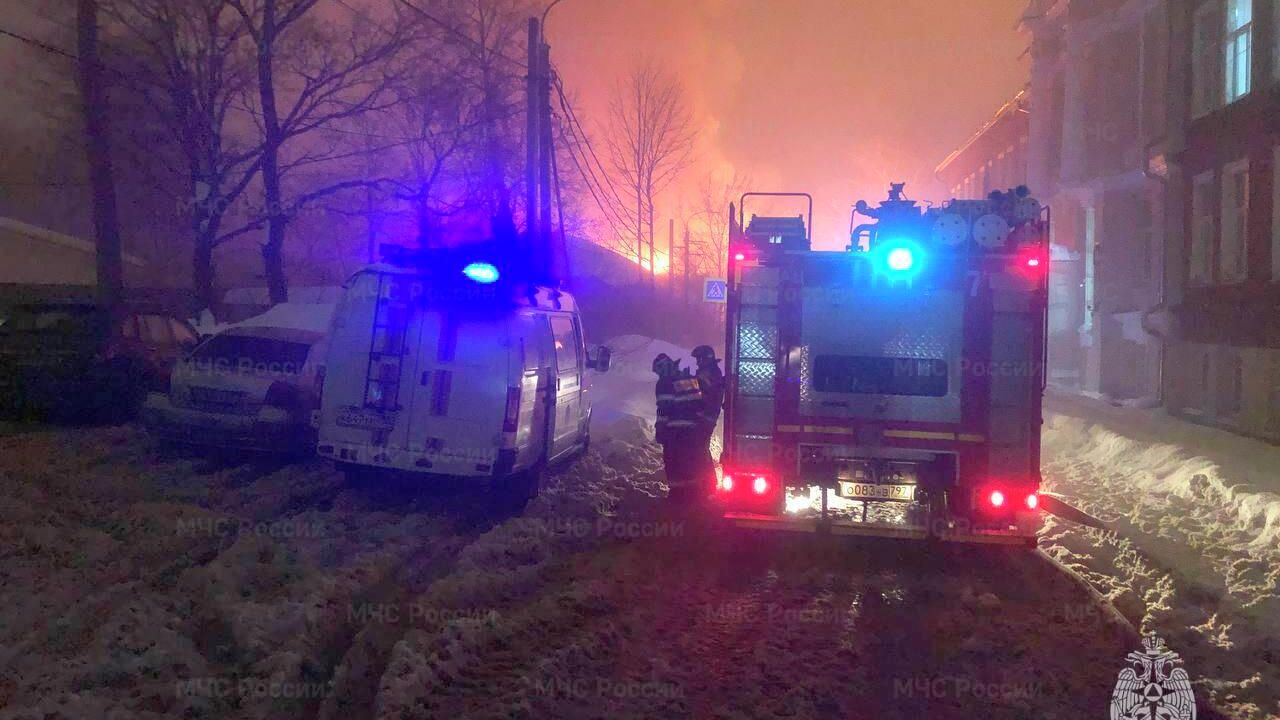 Спасатели на месте взрыва газового баллона в Сергиевом Посаде Спасатели на месте взрыва газового баллона в Сергиевом Посаде - РИА Новости, 1920, 15.02.2026