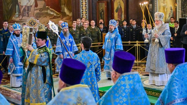 Патриарх Московский и всея Руси Кирилл во время Божественной Литургии в Храме Христа Спасителя в праздник Сретения Господня. 15 февраля 2026