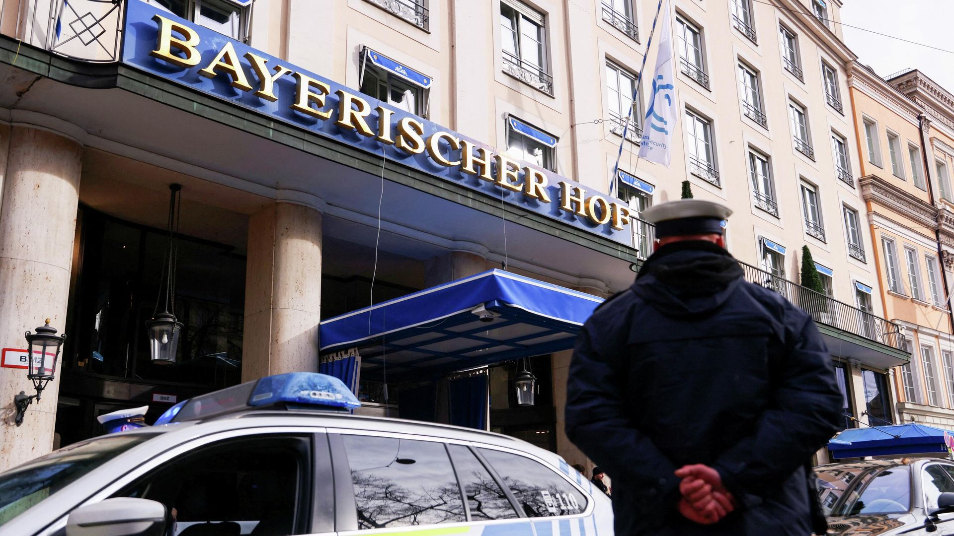 Полиция возле отеля Bayerischer Hof, где проходит ежегодная Мюнхенская конференция по безопасности Полиция возле отеля Bayerischer Hof, где проходит ежегодная Мюнхенская конференция по безопасности - РИА Новости, 1920, 16.02.2026