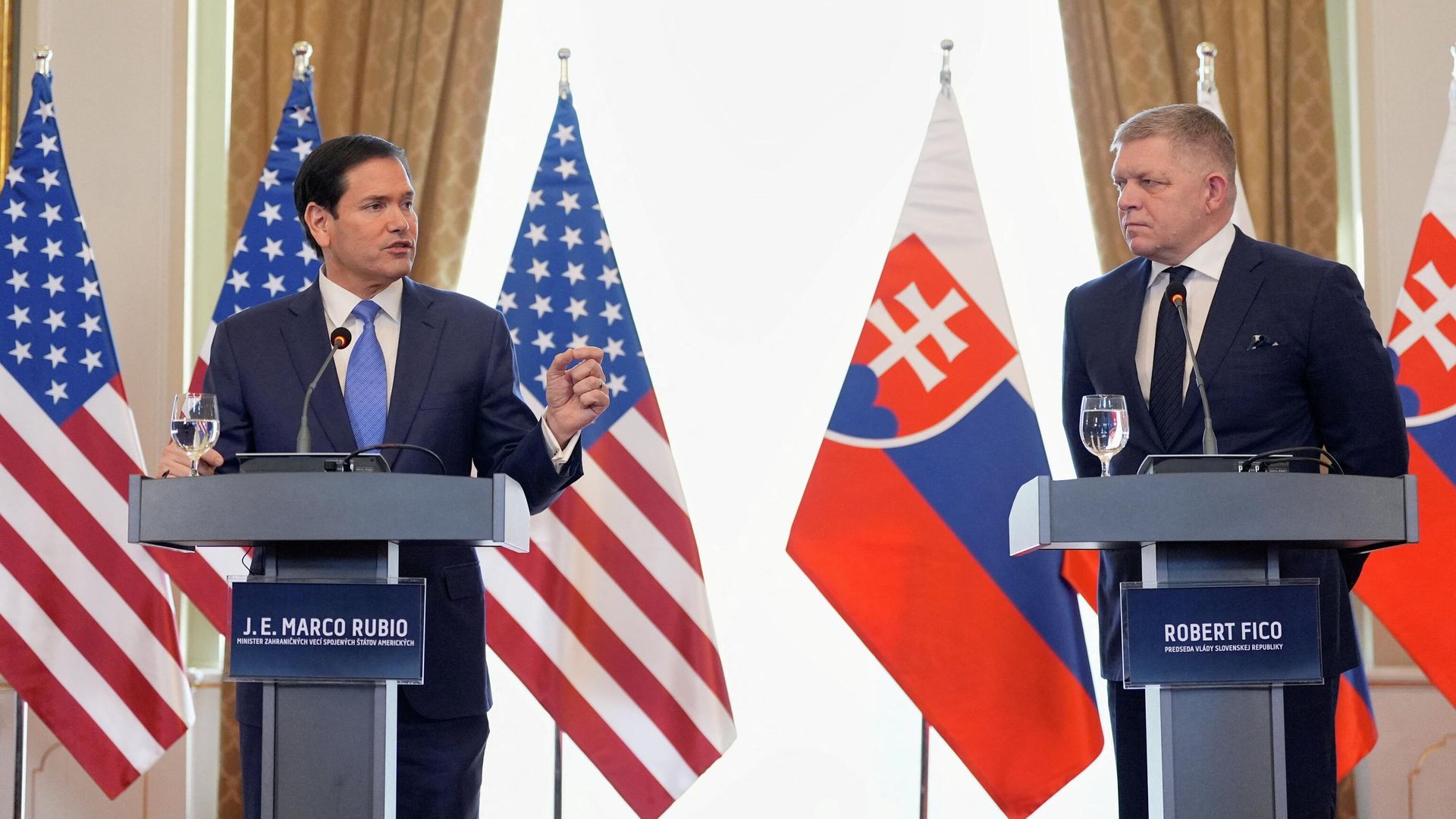 Госсекретарь США Марко Рубио и премьер-министр Словакии Роберт Фицо во время совместной пресс-конференции в Братиславе. 15 февраля 2026 Госсекретарь США Марко Рубио и премьер-министр Словакии Роберт Фицо во время совместной пресс-конференции в Братиславе. 15 февраля 2026 - РИА Новости, 1920, 15.02.2026