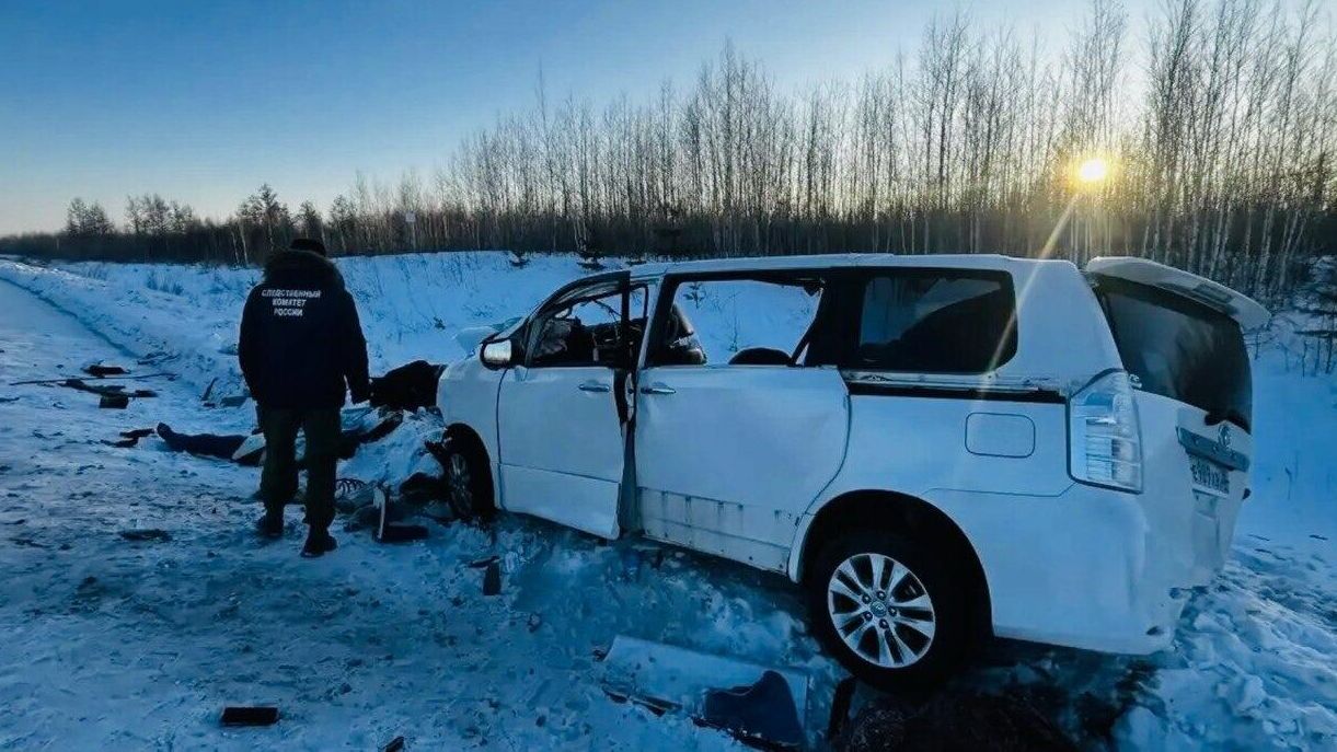 Последствия столкновения микроавтобуса и джипа на федеральной трассе Амур в Магдагачинском районе Приамурья - РИА Новости, 1920, 15.02.2026