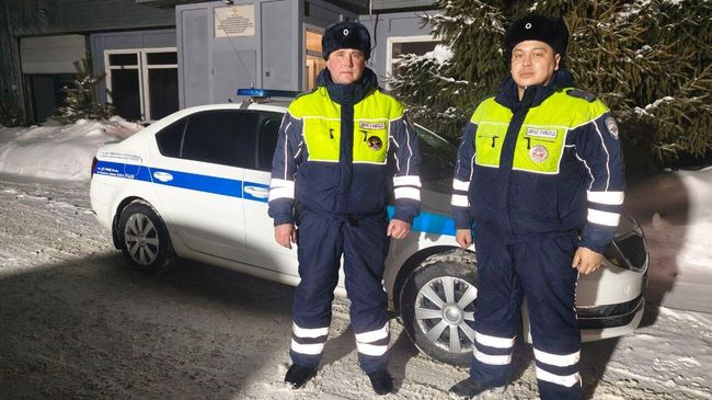 Омские сотрудники Госавтоинспекции, спасшие водителя фуры, у которого на трассе случился приступ бронхиальной астмы