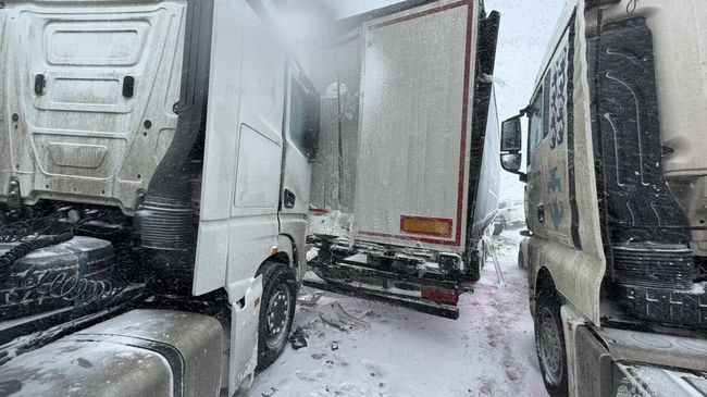 Пробка на трассе М-4 Дон после ДТП в Богородицком районе Тульской области. 16 февраля 2026