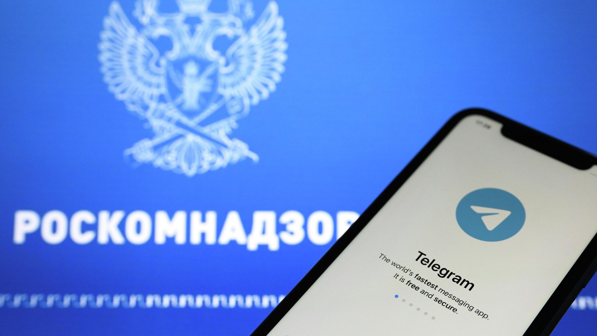Логотип мессенджера Telegram на экране телефона Логотип мессенджера Telegram на экране телефона - РИА Новости, 1920, 18.02.2026