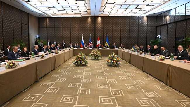 Участники трехсторонней встречи делегаций России, США и Украины в Женеве