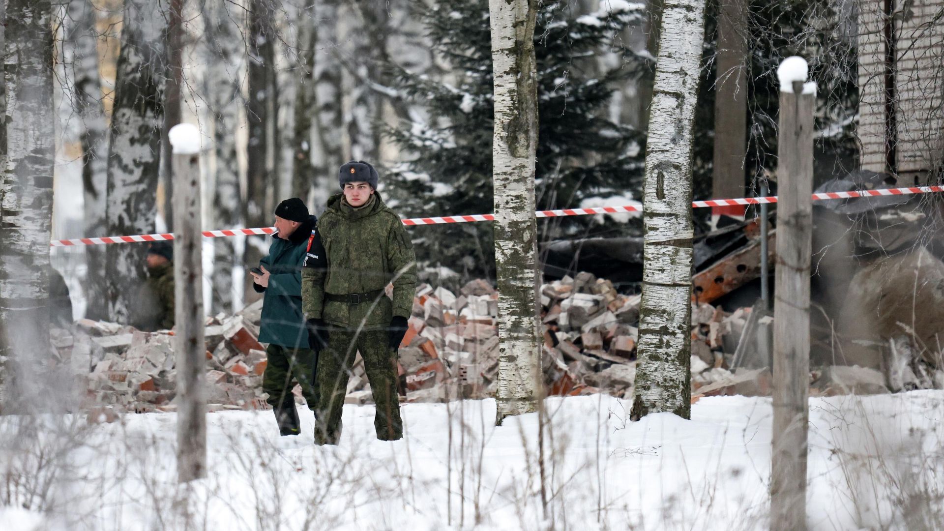 Обстановка у здания военной полиции на территории военной части в Сертолово Ленинградской области - РИА Новости, 1920, 17.02.2026