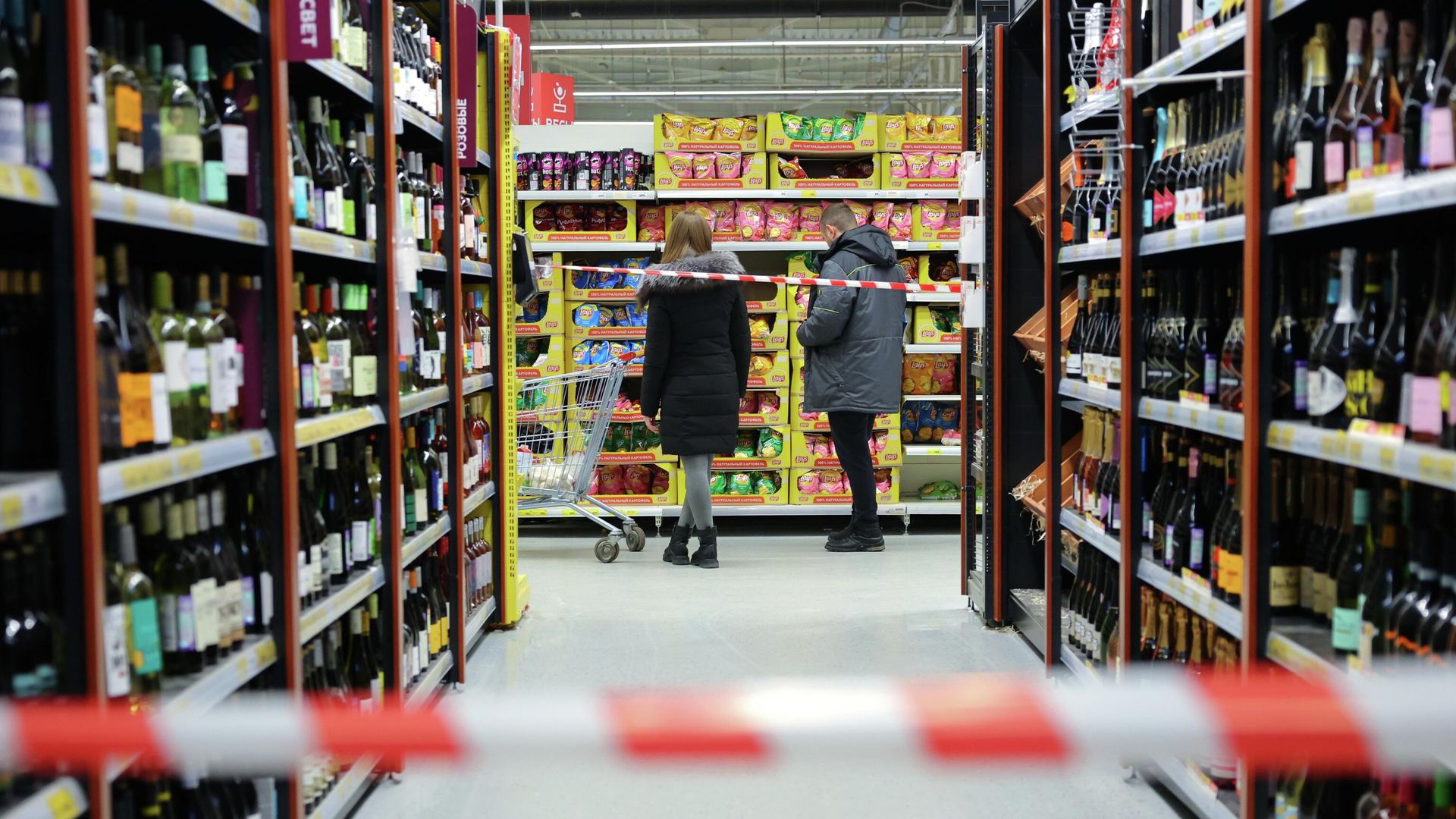 Алкогольный отдел в супермаркете Алкогольный отдел в супермаркете - РИА Новости, 1920, 31.08.2026