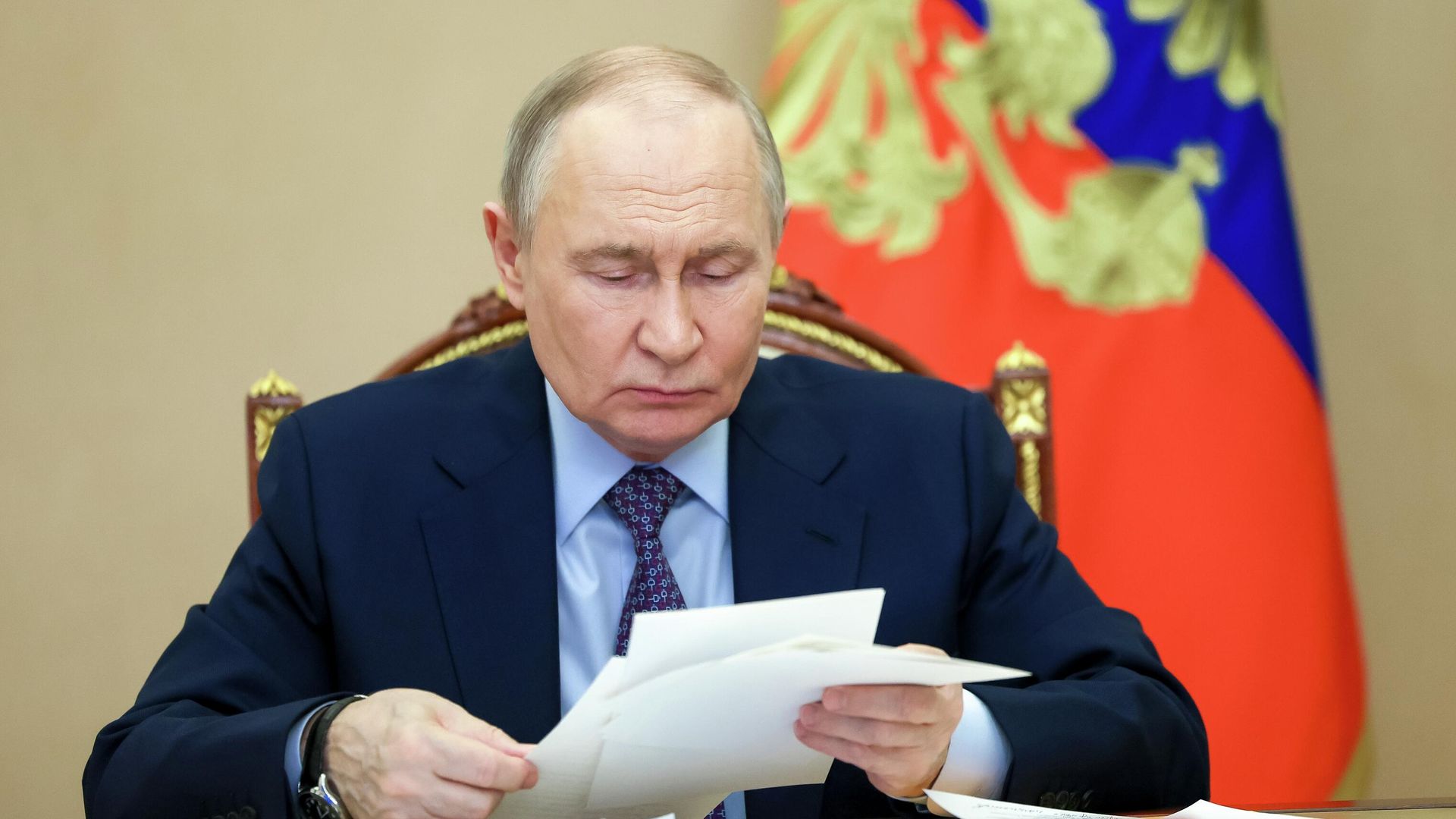 Президент России Владимир Путин проводит совещание с членами правительства РФ Президент России Владимир Путин проводит совещание с членами правительства РФ - РИА Новости, 1920, 18.02.2026