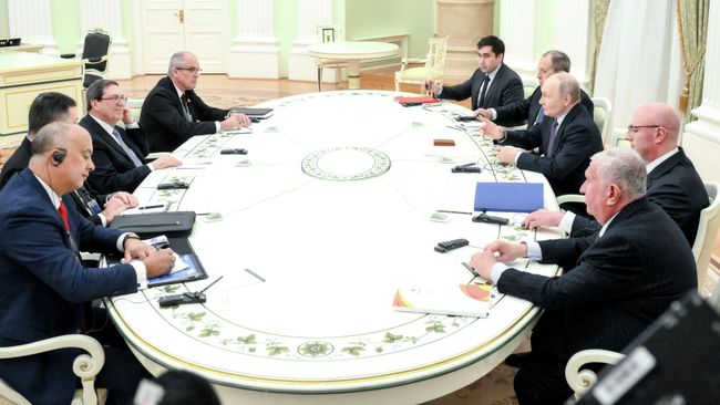 Встреча президента РФ Владимира Путина и главы МИД Кубы Бруно Родригеса Паррильи