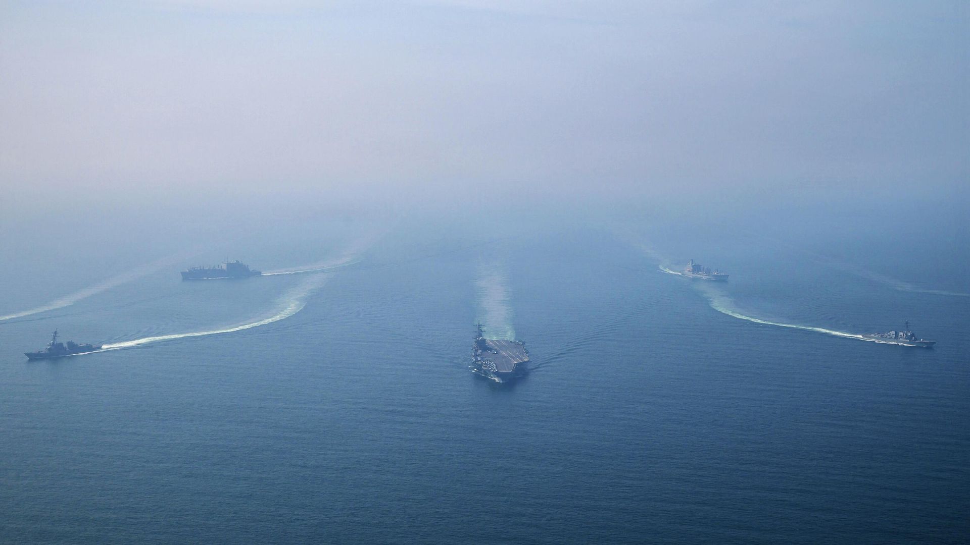 Американский авианосец USS Abraham Lincoln возглавляет ударную группу в Аравийском море - РИА Новости, 1920, 25.02.2026