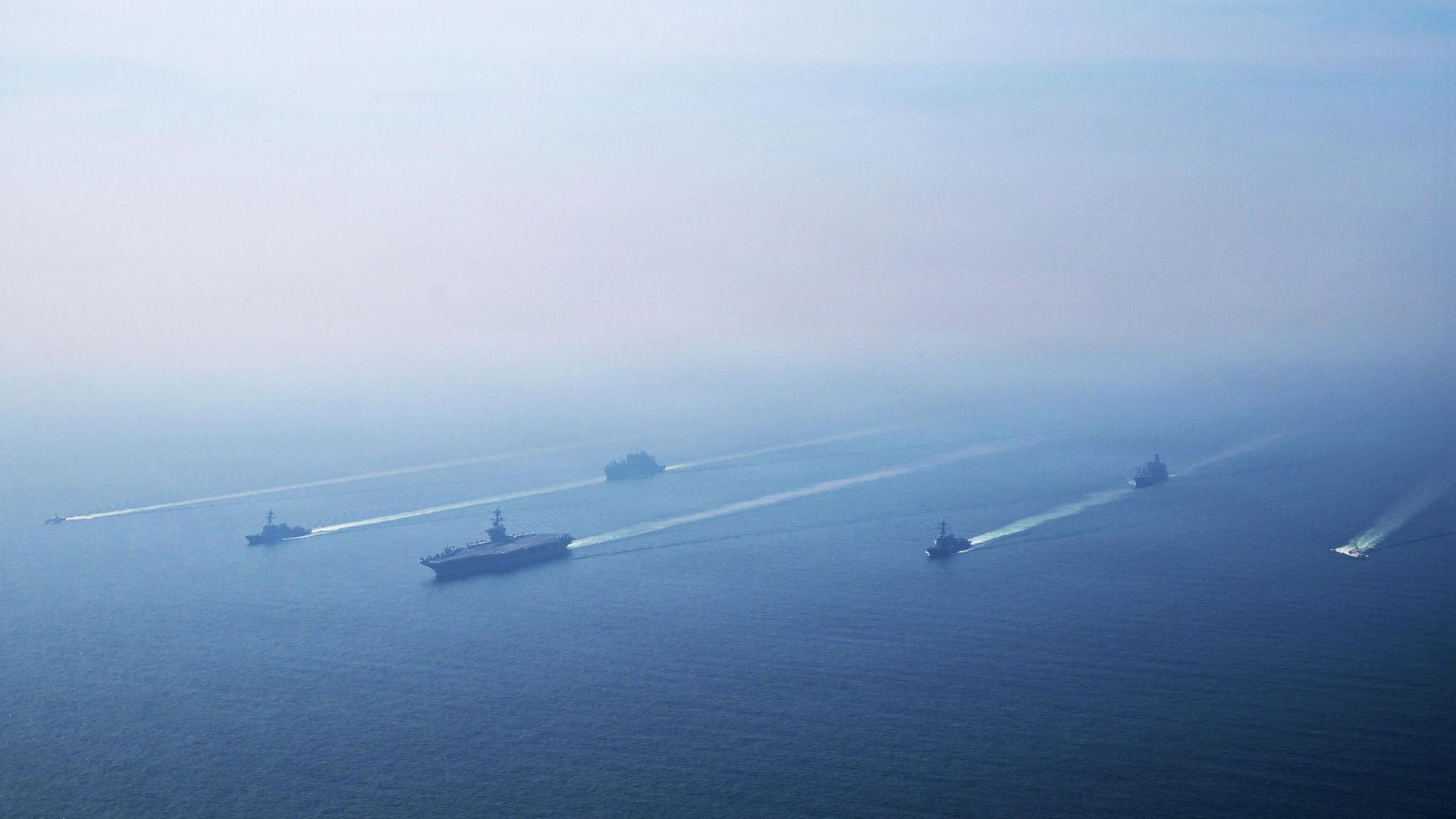 Американский авианосец USS Abraham Lincoln возглавляет ударную группу в Аравийском море Американский авианосец USS Abraham Lincoln возглавляет ударную группу в Аравийском море - РИА Новости, 1920, 24.02.2026