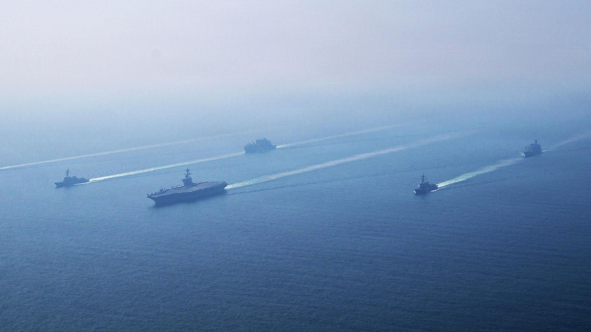 Американский авианосец USS Abraham Lincoln возглавляет ударную группу в Аравийском море Американский авианосец USS Abraham Lincoln возглавляет ударную группу в Аравийском море - РИА Новости, 1920, 24.02.2026