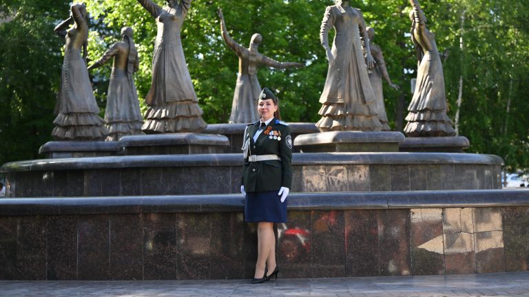 Алина Маннанова, руководитель Учебного центра тактической медицины БГМУ Минздрава России, сержант запаса, член Ассоциации ветеранов СВО, участница кадровой программы Герои Башкортостана на фоне скульптурной композиции Семь девушек в центре столицы Республики Башкортостан Алина Маннанова, руководитель Учебного центра тактической медицины БГМУ Минздрава России, сержант запаса, член Ассоциации ветеранов СВО, участница кадровой программы Герои Башкортостана на фоне скульптурной композиции Семь девушек в центре столицы Республики Башкортостан