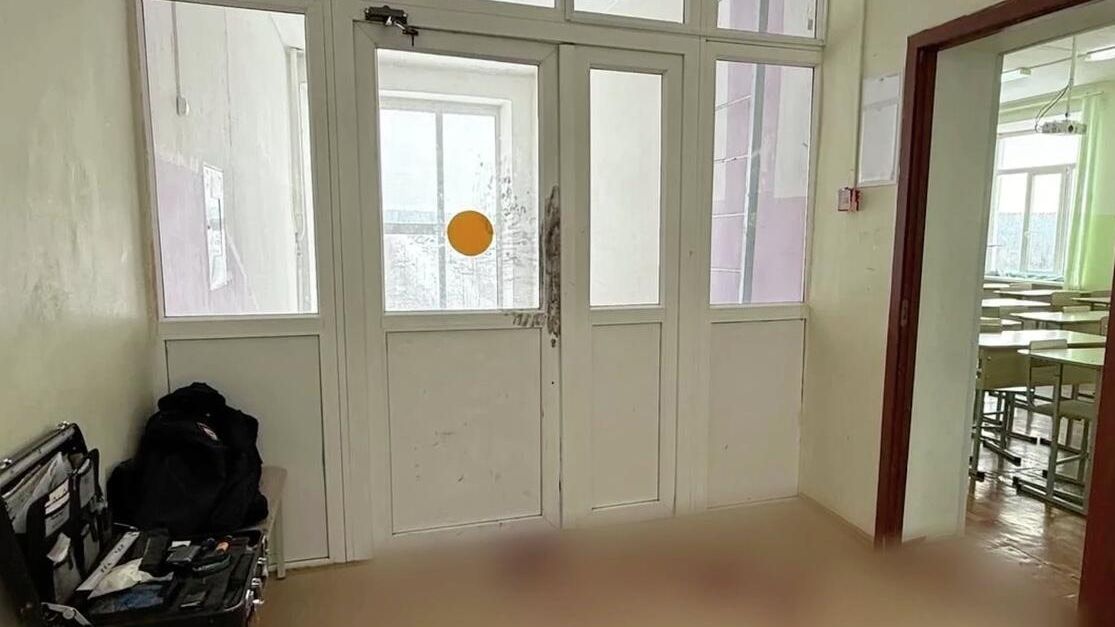 На месте нападения подростка в школе в Александровске в Пермском крае - РИА Новости, 1920, 19.02.2026
