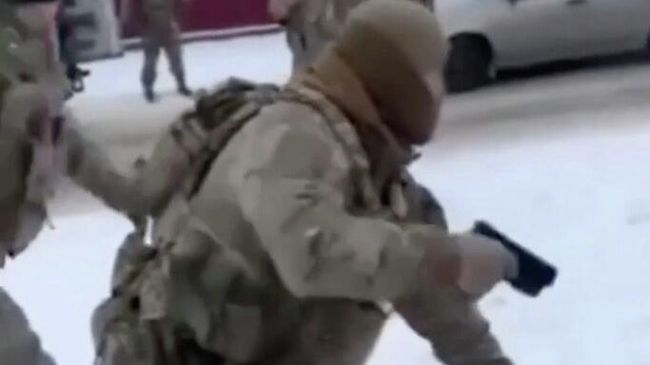 Сотрудники военкомата открыли стрельбу в селе Мамалыга в Черновицкой области на западе Украины