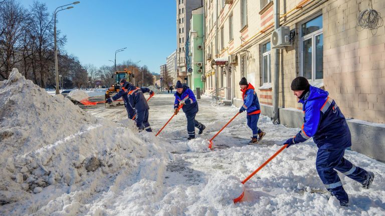 Уборка снега в Москве Уборка снега в Москве