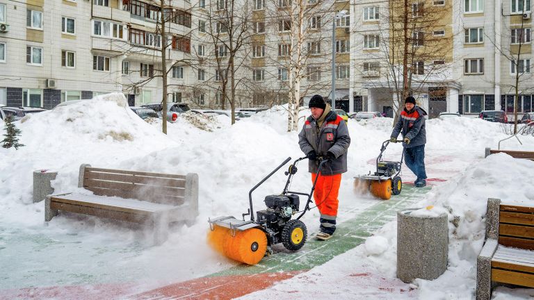 Уборка снега в Москве Уборка снега в Москве