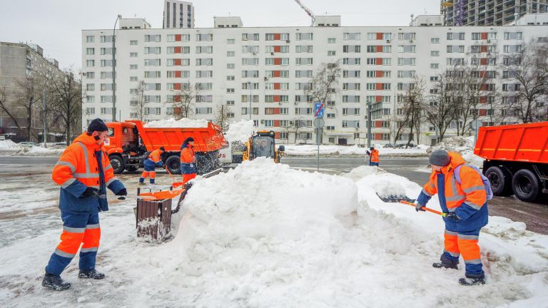 Уборка снега в Москве Уборка снега в Москве